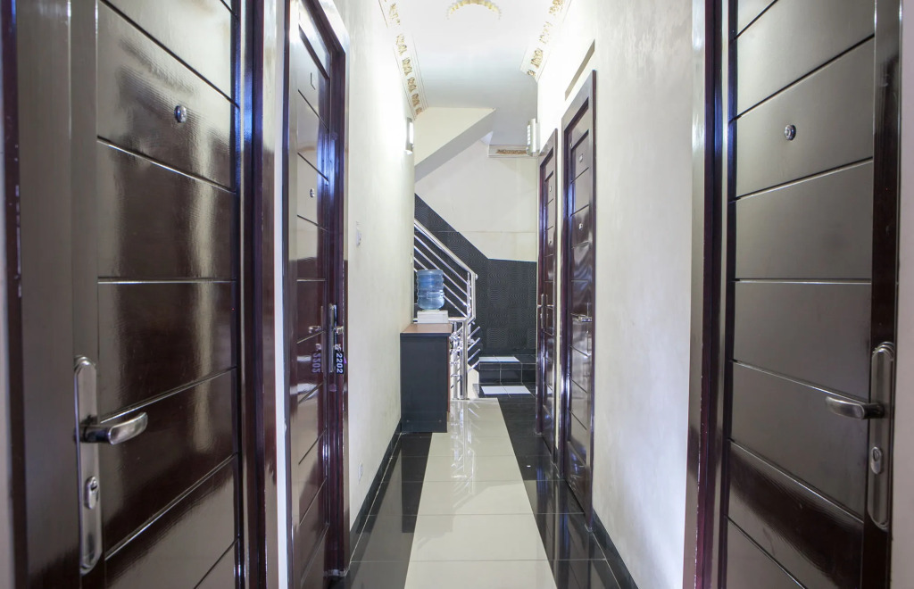 RedDoorz Plus near Isola UPI