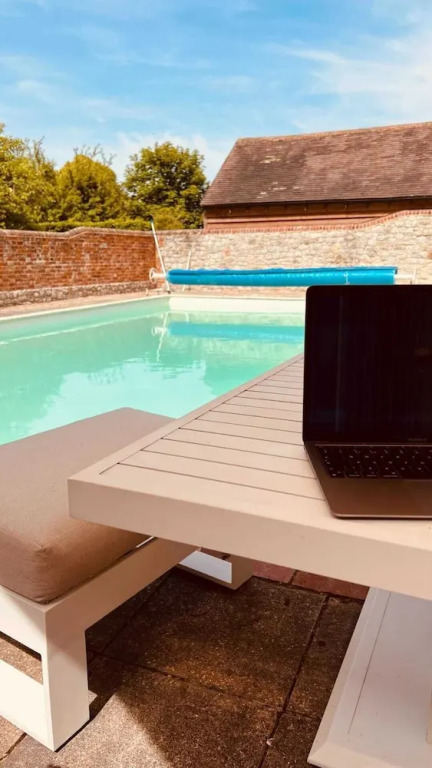 Stunning 6-bed Country House With Heated Pool
