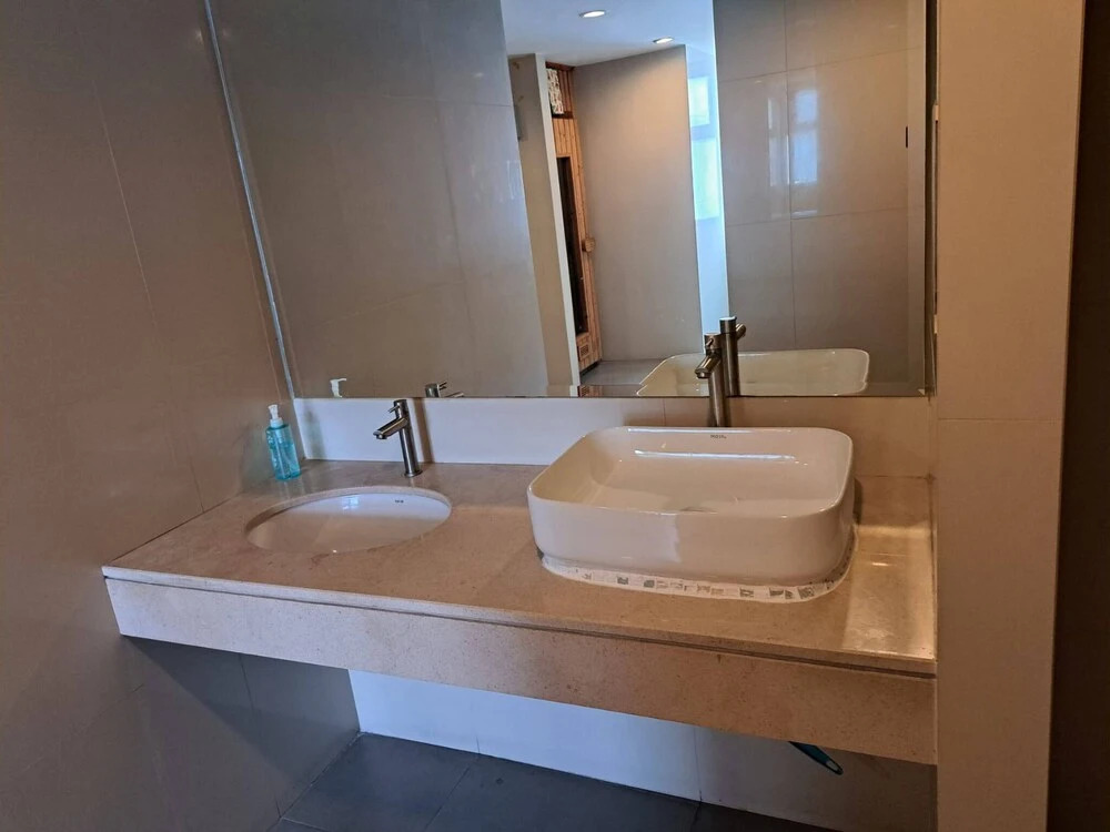 6D - 3 Bedroom Downtown Apartment With Shared Pool