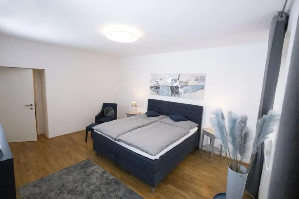 Next to City Center and Central Station, Apt. 10
