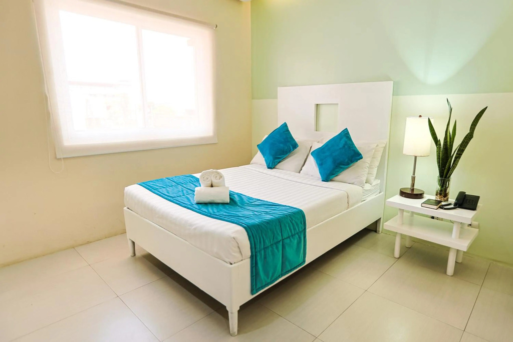 Holiday Suites Business District - formerly Empire Suites Hotel