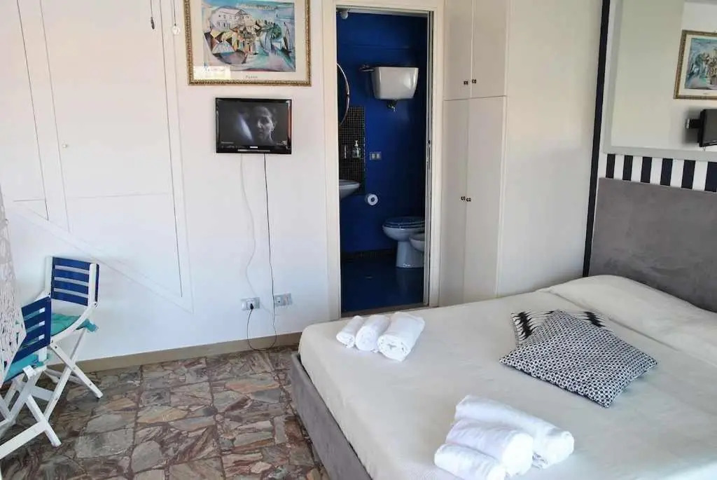 ATTICO BLU monolocale a 50 mt dal mare