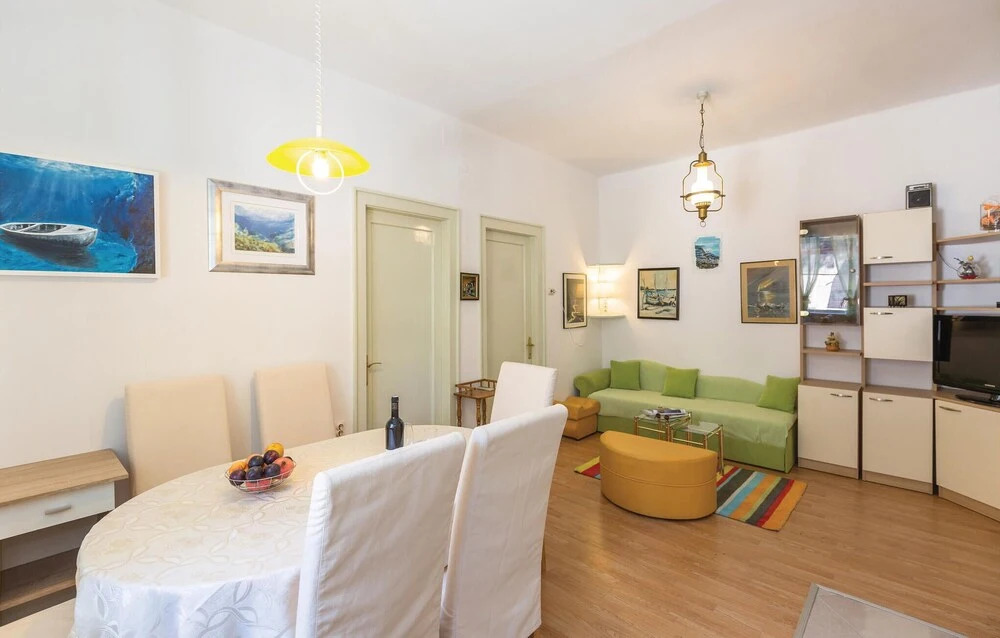 Nice Home in Makarska With Wifi and 2 Bedrooms