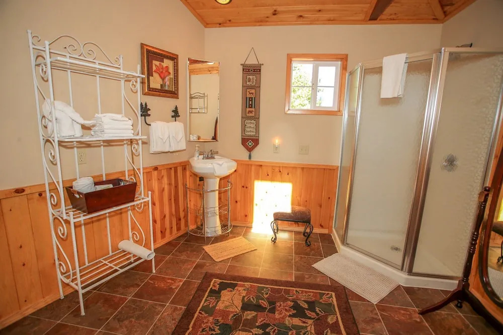 The Villa Pines