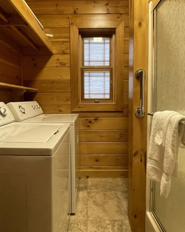 Deluxe log cabin! Pet and motorcycle friendly - enjoy nature with family and friends! 3 Bedroom Cabin by RedAwning