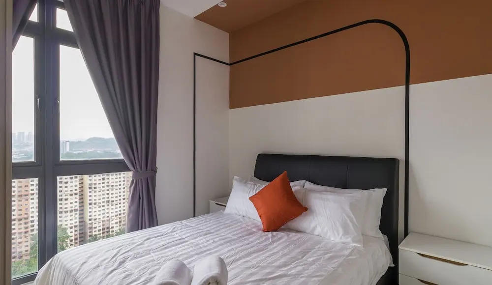 Neu Suites Residence, Embassy Row