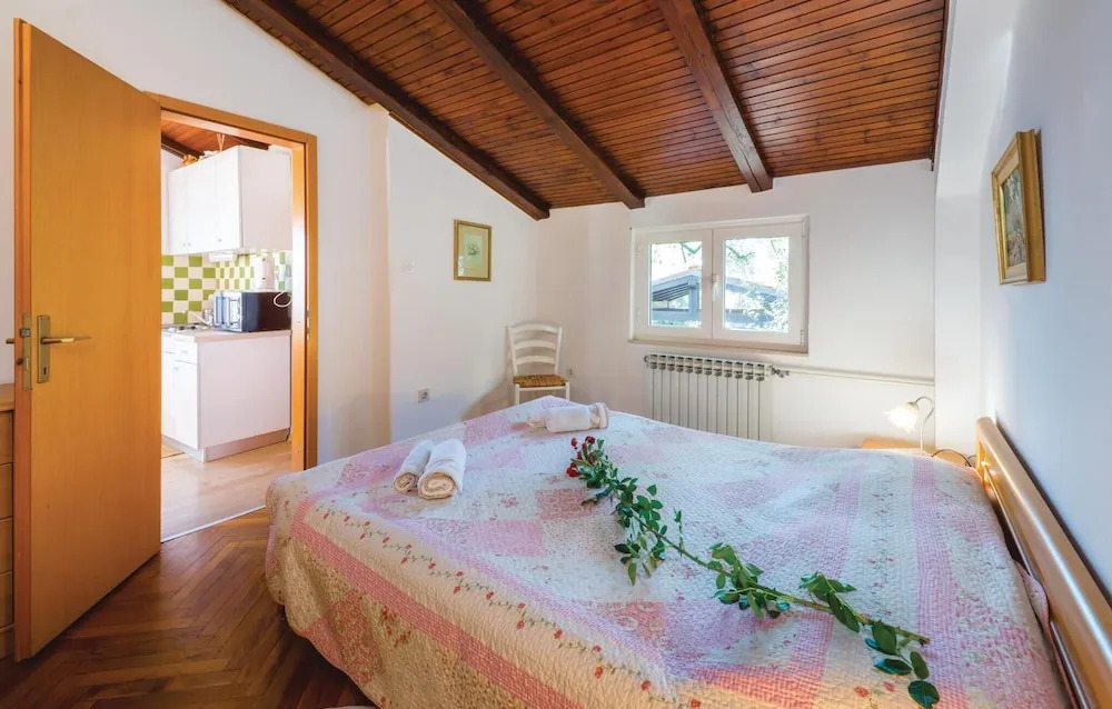 Cozy Home In Pobri With House Sea View