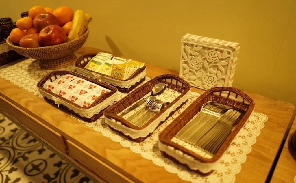 YOLO Guesthouse