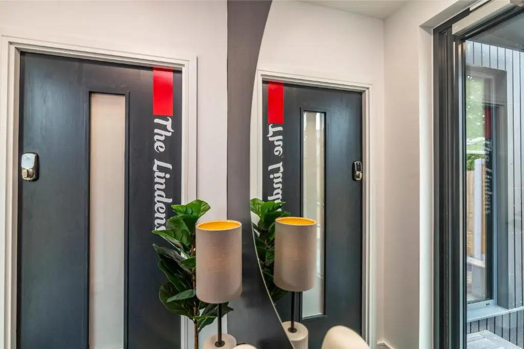 Romantic Getaway Studio Pods close to City Centre with FREE WIFI