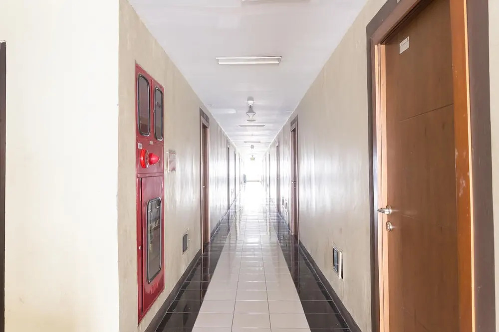 RedDoorz Apartment @ Gateway Cicadas
