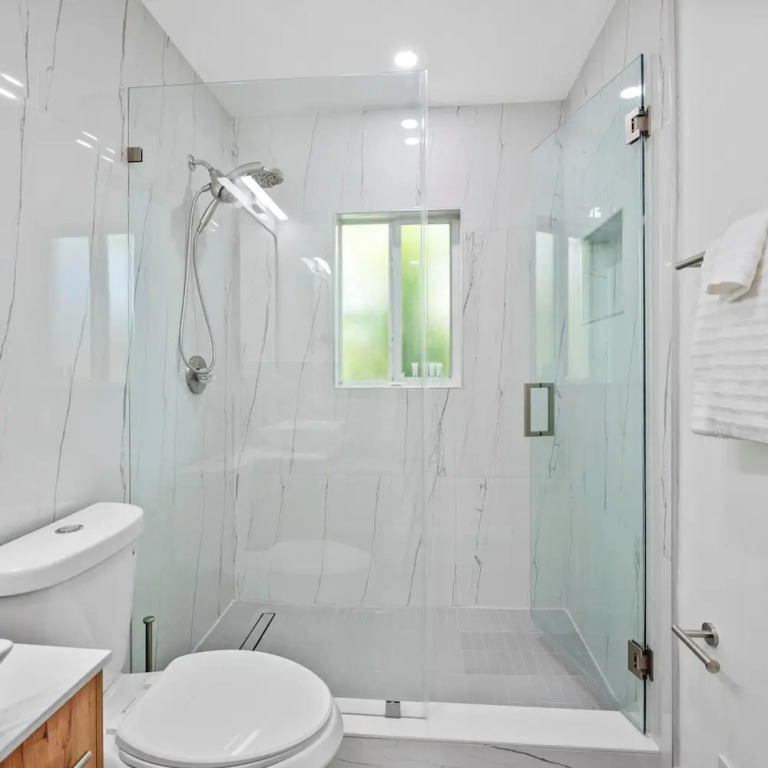 Uhost AI Stylish 1BR Bright Space w Patio