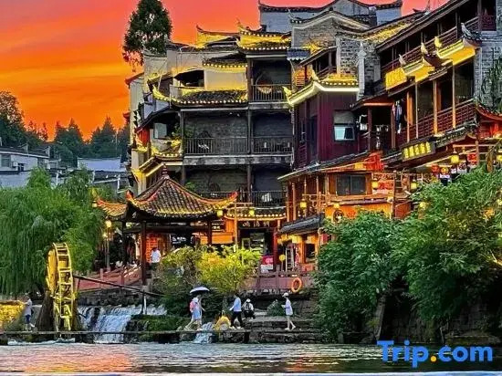Shanming High-end Guest House(Tuojiang Branch,Fenghuang Ancient City)