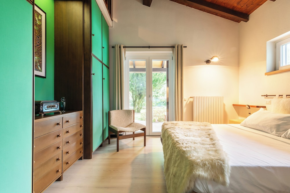 Villa Wanna - Design, Relaxation, and Nature near Milan