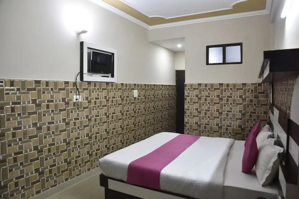 OYO 10155 Vijay International