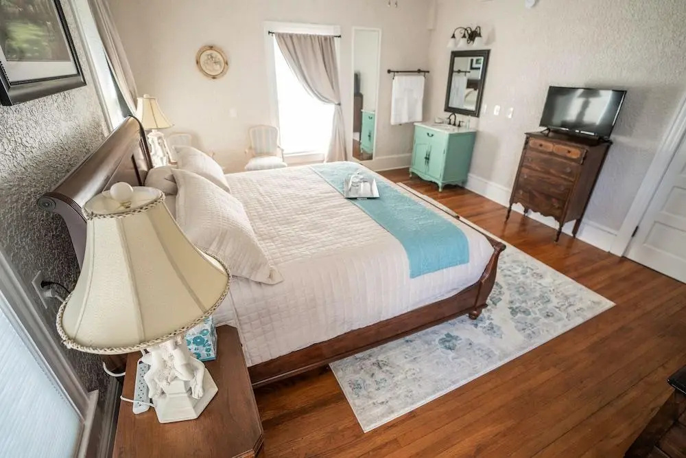 Live Oaks Inn