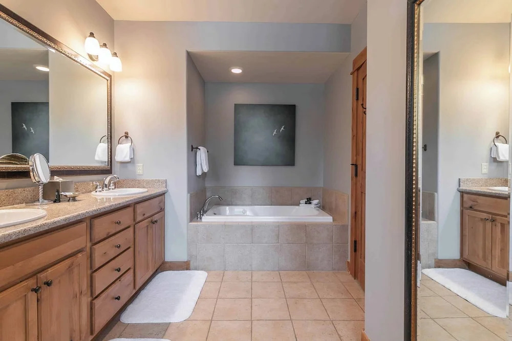 The Cottages, Summer Escape - Golf, Pool & Family Fun - 2-Bedroom