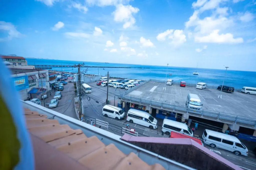 Deyna'S City Inn