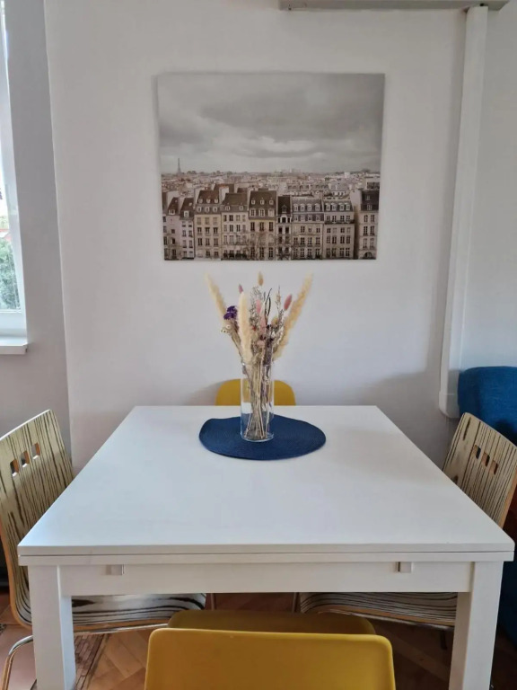 Lovely condo with free parking