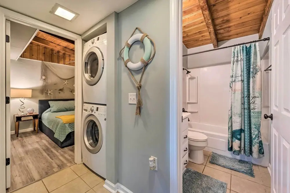 Updated Oak Island Getaway Near Fishing Dock!