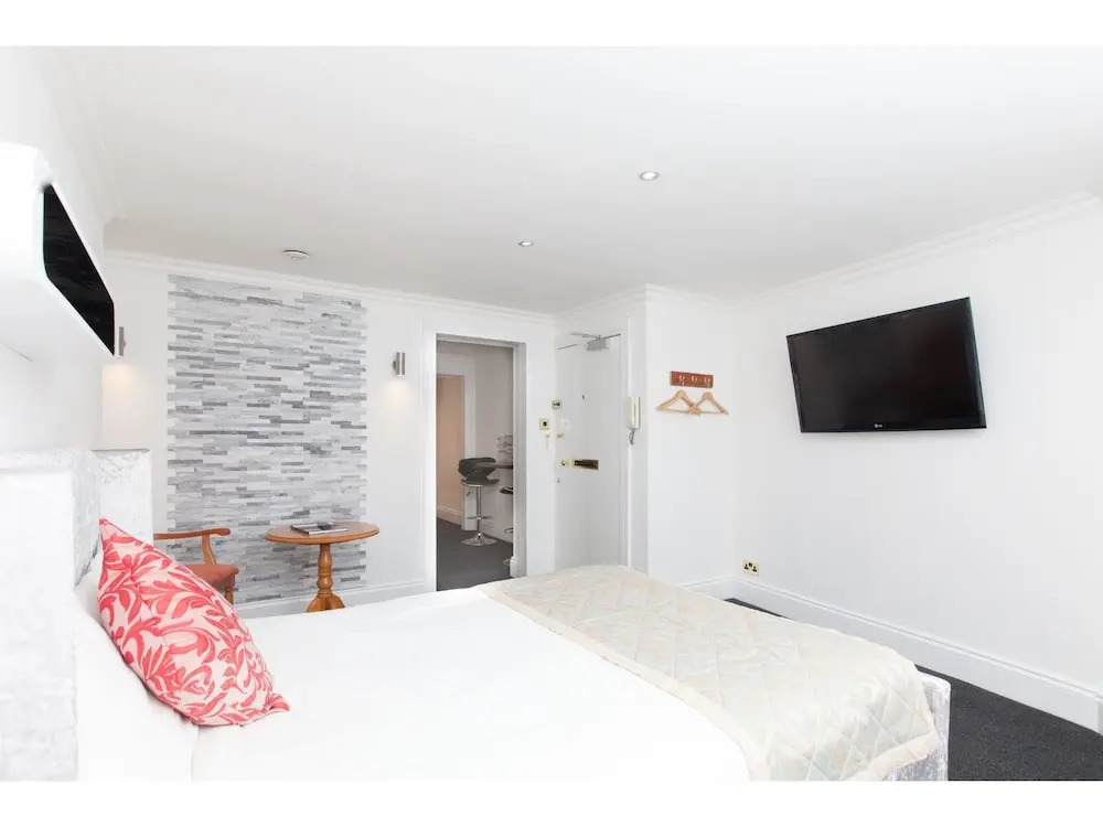 Leith Walk: Lovely Renovated Lower Flat W/parking