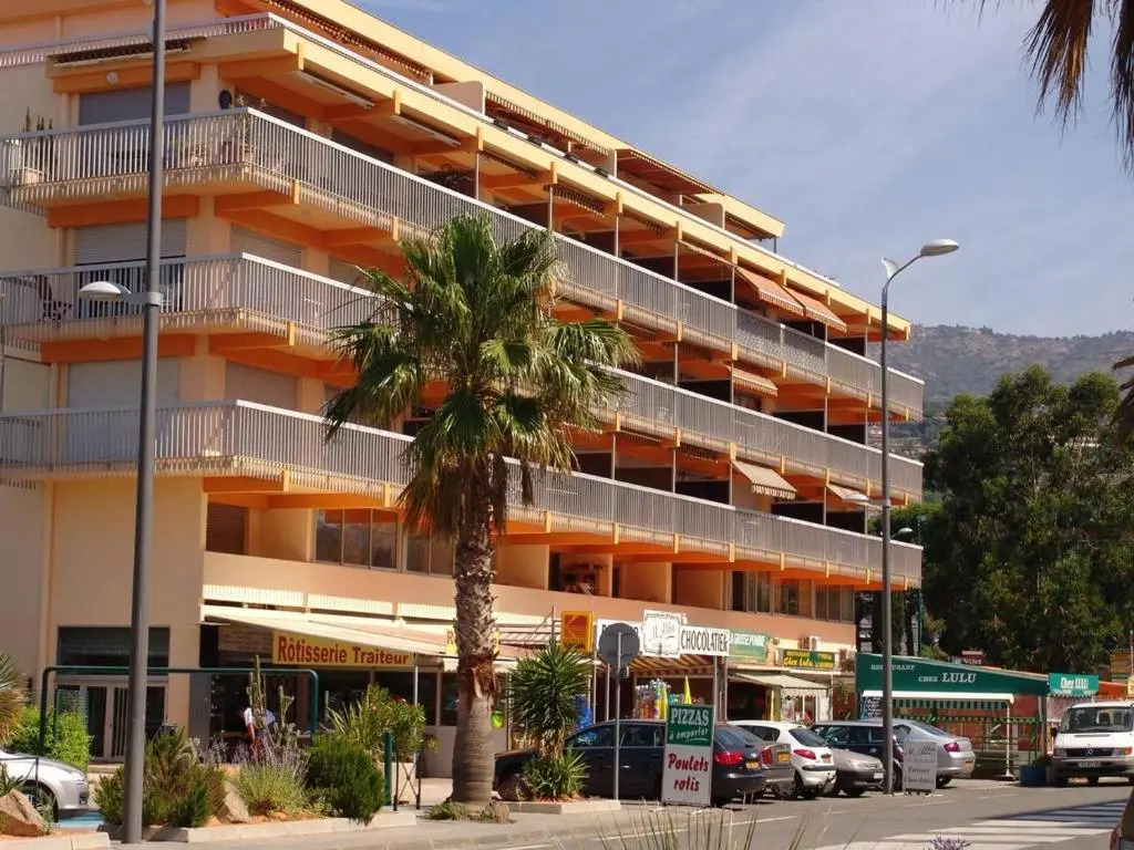 Appartement Le Lavandou, 1 pièce, 3 personnes - FR-1-251-303