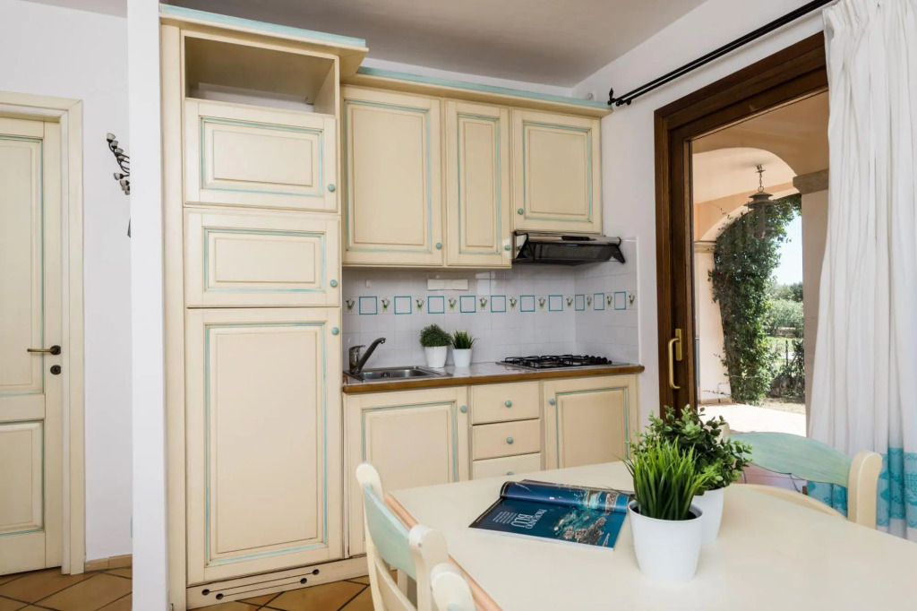 The apartment with garden and sea view  has 1 double bedroom and a twin bedroom, a bathroom with sho-Pedra Rosa A1