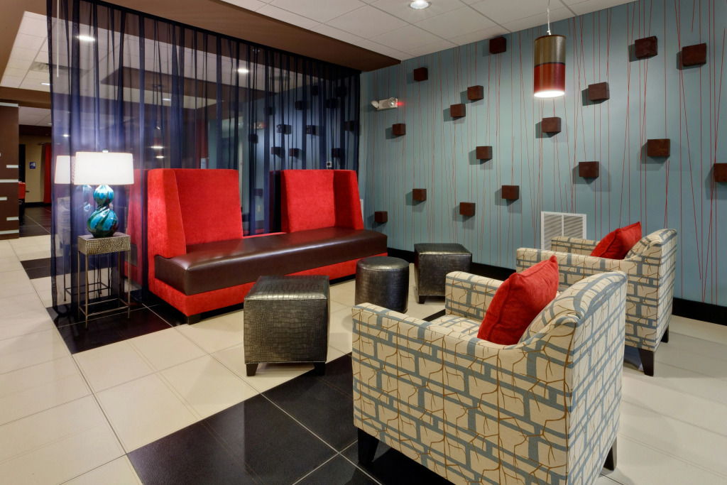 Holiday Inn Express & Suites Northeast by IHG