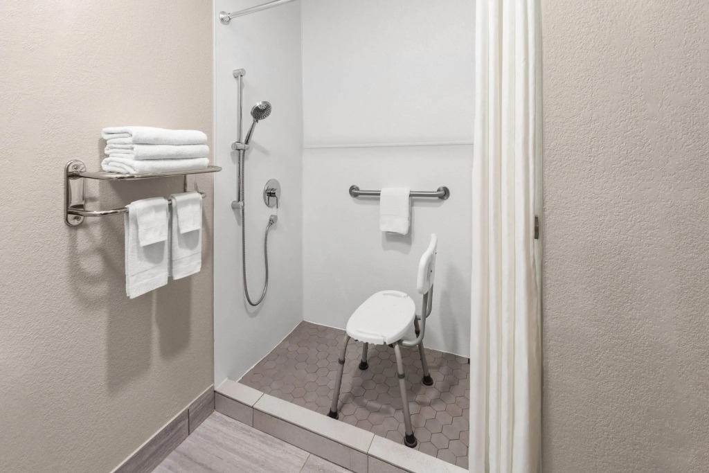 Days Inn by Wyndham Eagle River