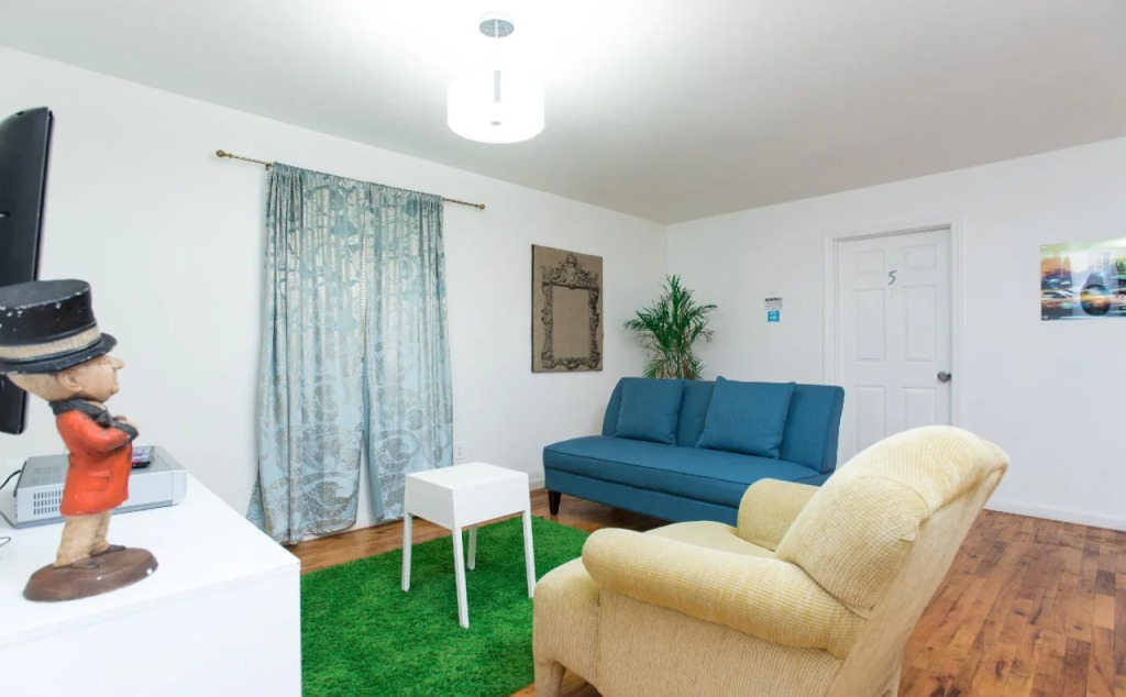 Racpanos Modern Stay on Ocean Avenue