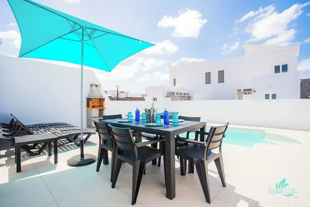 2-bed Villa in Playa Blanca By Retreat Villas