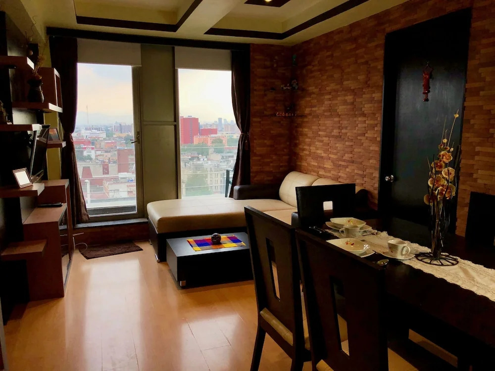Apartment Downtown with Balcony 12 C