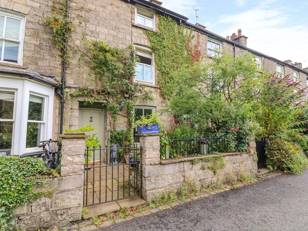 10 Castle Crescent