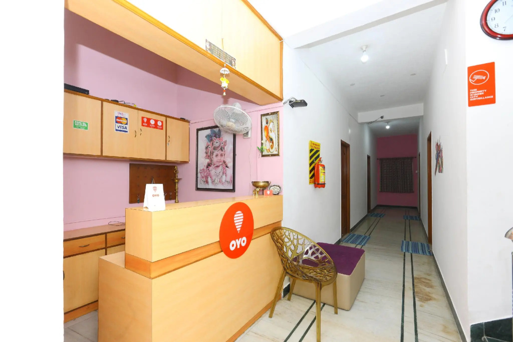 OYO 10018 Hotel AKS Shelter