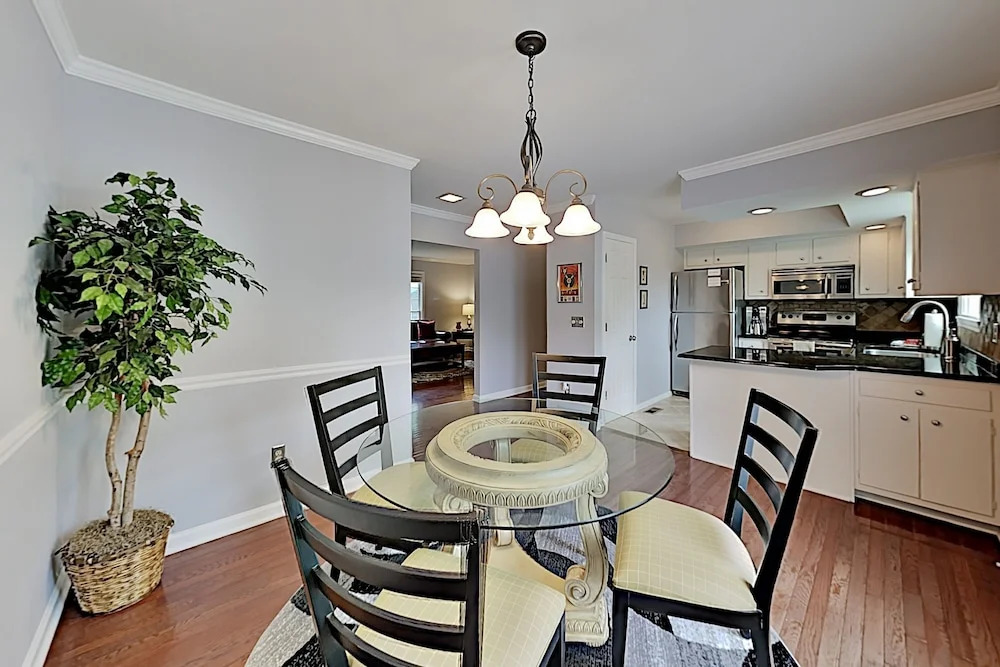 Stylish W/ Patio, Walk To Vanderbilt 2 Bedroom Condo