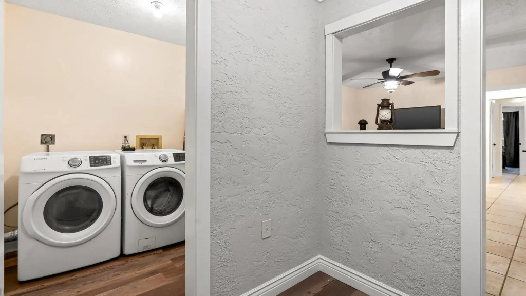 D's Beach Retreat - 2 bedroom townhome in front of Schooners with gulf views & private hot tub!