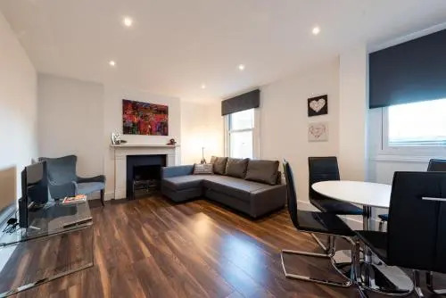 Parkside London Apartment (SS3)