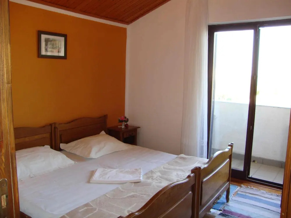 Apartments Antonela with sea view