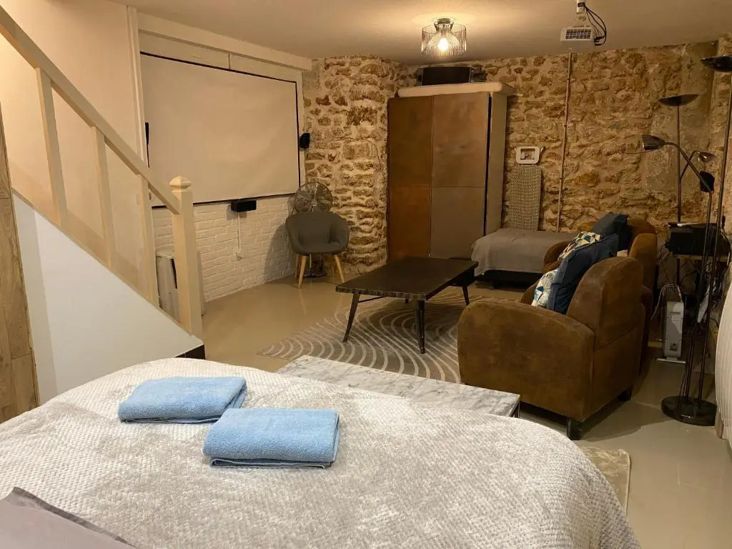 Large And Unique Souplex 60sqm, Well Located
