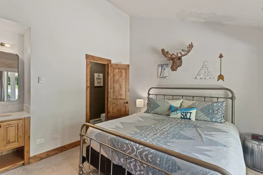 Winterset 1 4 Bedroom Condo by RedAwning