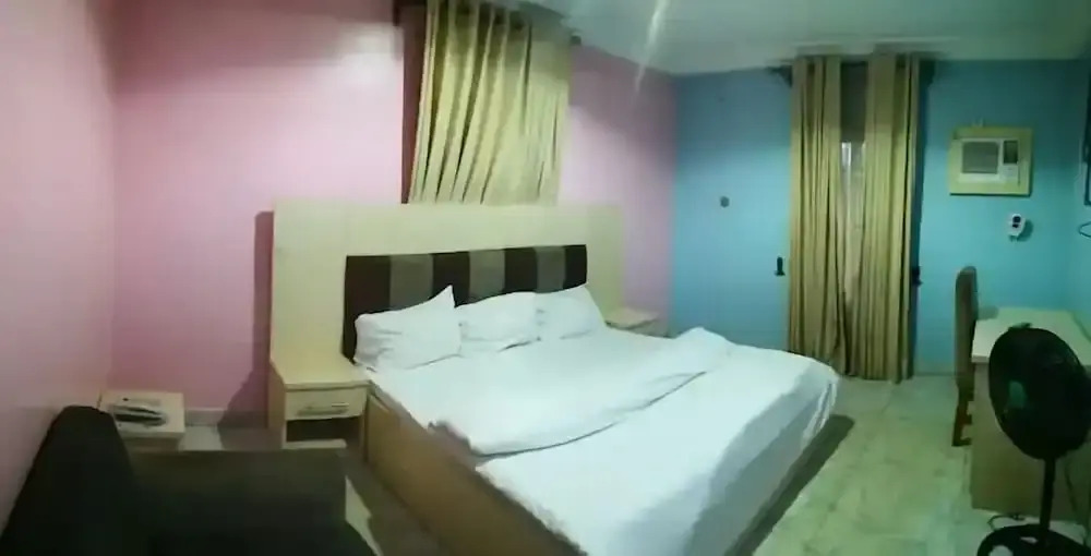 Side View Hotel
