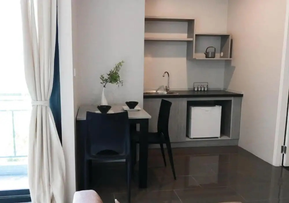 RQ Bangkok Sukhumvit 107 by Collection O