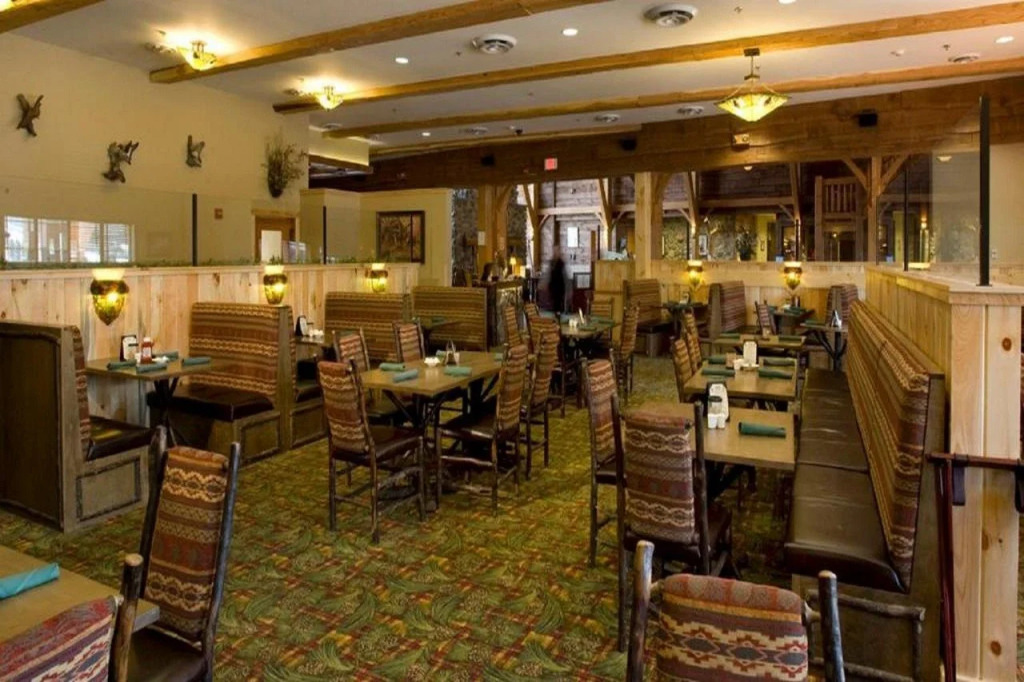 Hope Lake Lodge & Indoor Waterpark