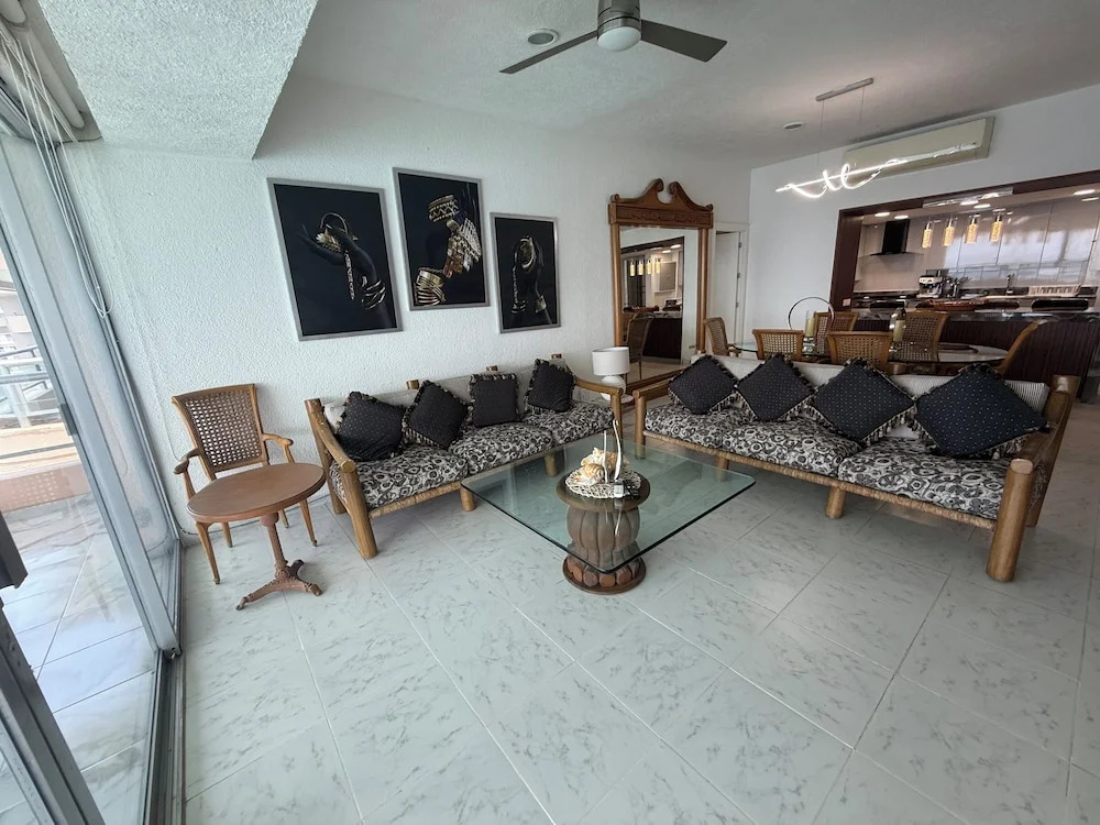 Tropical Paradise Getaway in Acapulco With Private Infinity Pool