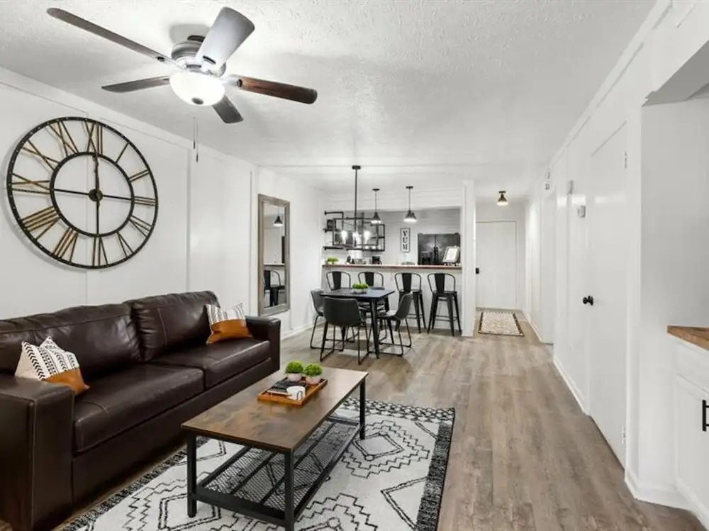 NEW Renovated Fabulous 2 bed 2 Bath Pool View