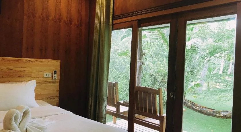 Suan Maprao Ko Kut Resort