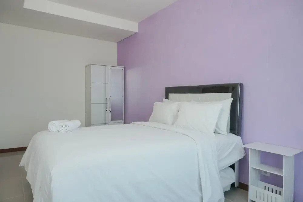 Comfort And Elegant 1Br Green Bay Condominium Apartment