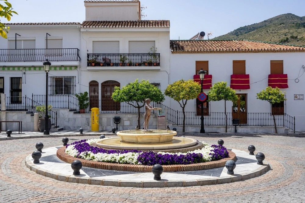 Beautiful Apartment in Benalmadena Pueblo with View Ref 133