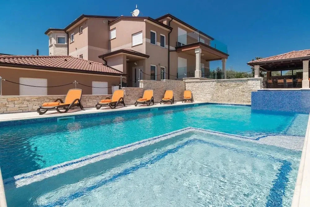 Villa in Valtura near Roman Amphitheater