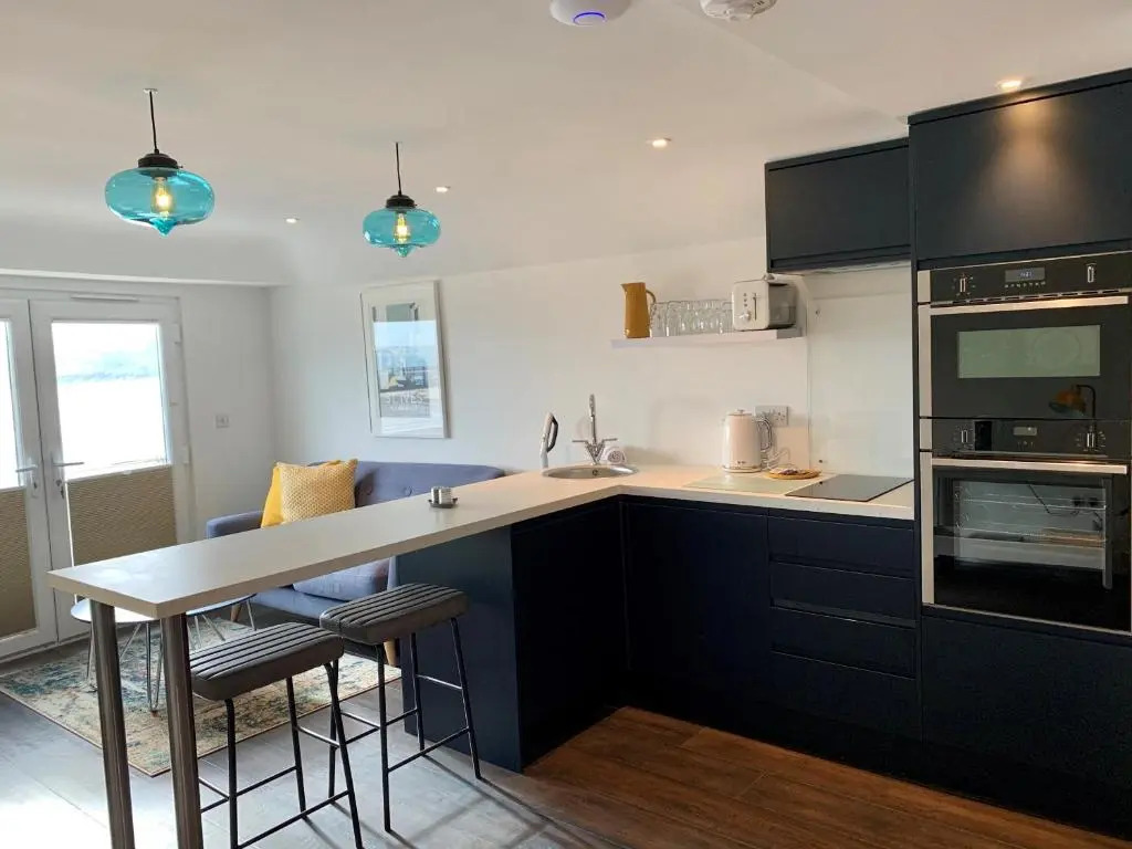 Modern studio apartment with stunning views!