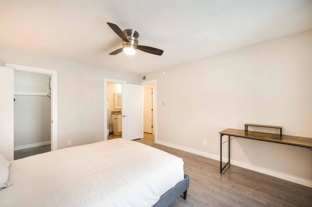 Stylish 1BR Near UT Mueller Evonify